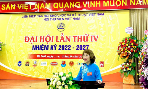 Ba Kieu Thuy Nga - Giam doc Thu vien quoc gia Viet Nam phát biểu 