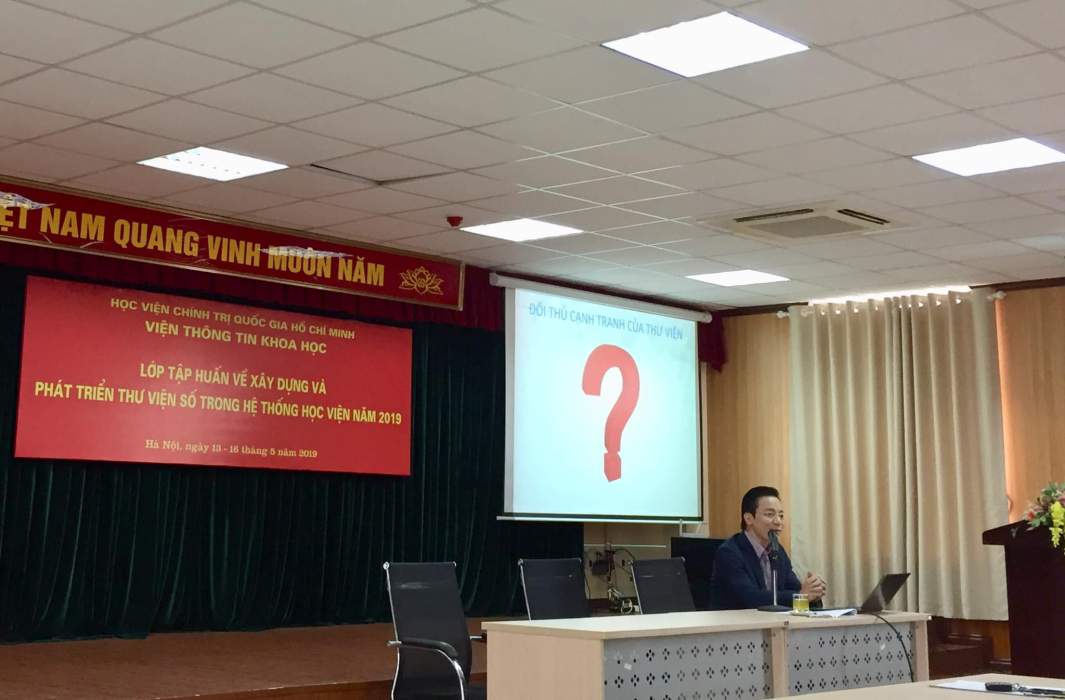 IDT chia sẻ bài giảng kinh nghiệm tại lớp tập huấn về xây dựng và phát triển thư viện số trong hệ thống Học viện Chính trị quốc gia Hồ Chí Minh