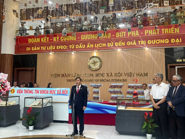 Giáo Sư Phát Biểu (1)